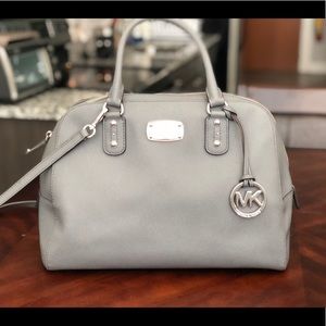 Michael Kors Lg Bag w/ long strap 💗